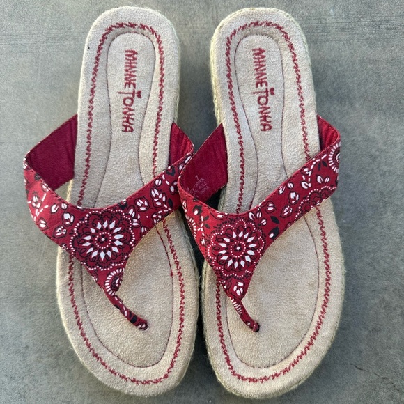 Minnetonka Red Bandana Leather Rope Flip Flop Sandals Size 7 - Picture 2 of 6